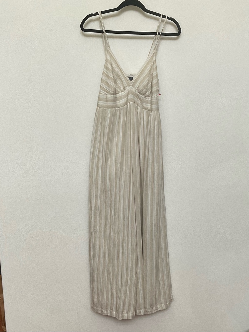American Eagle Beige, Cream Wide Leg Plunge Jumpsuit Size Med Boho Flowy